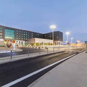 **** Ξενοδοχείο Courtyard By Marriott Airport Πολωνία